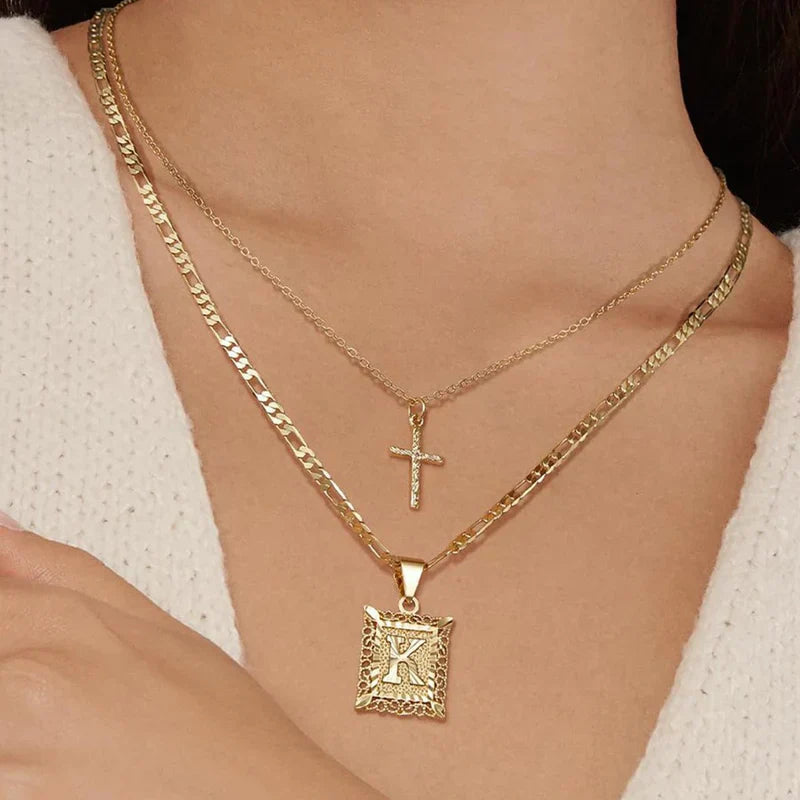 halsbandset med kors och initial | Guld