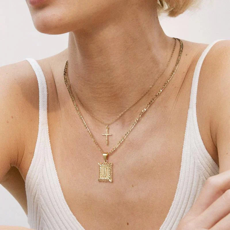 halsbandset med kors och initial | Guld