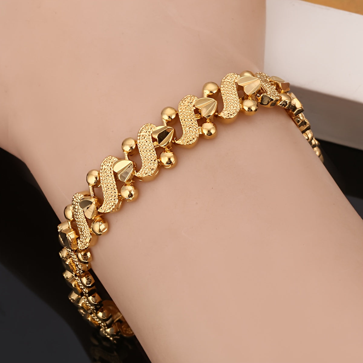 Lily Ornate Våg armband | Guld