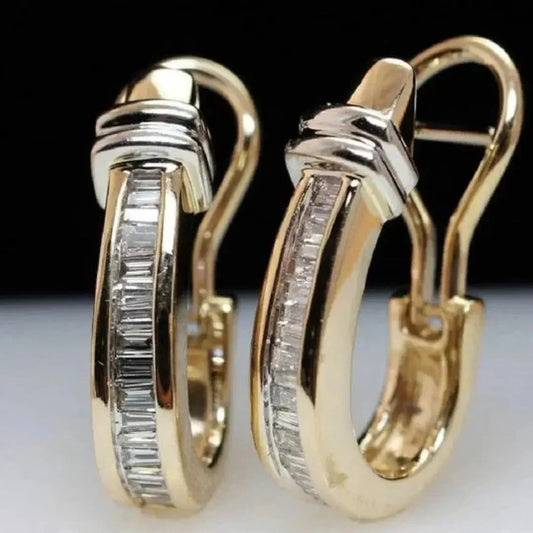Vintageörhängen i guld och diamantstil
