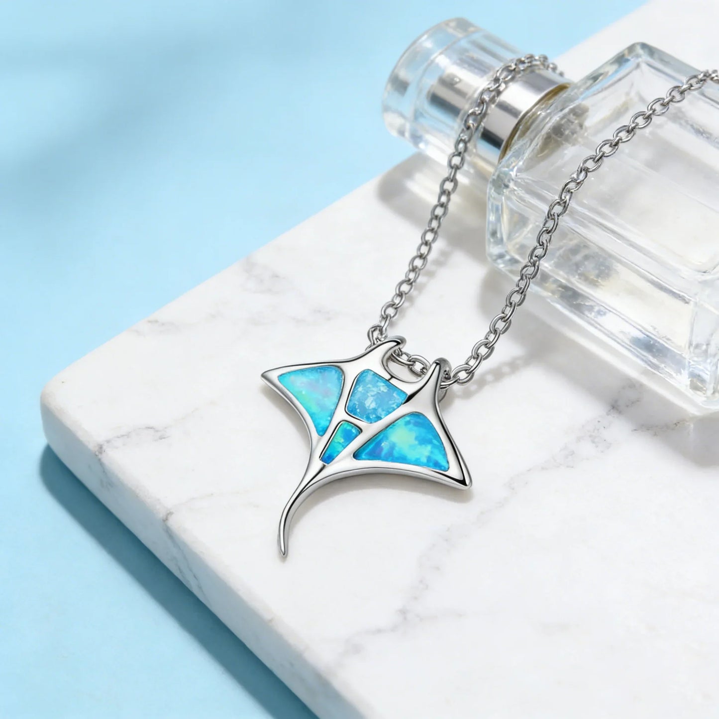 Manta Ray Blue Opal Ocean Halsband