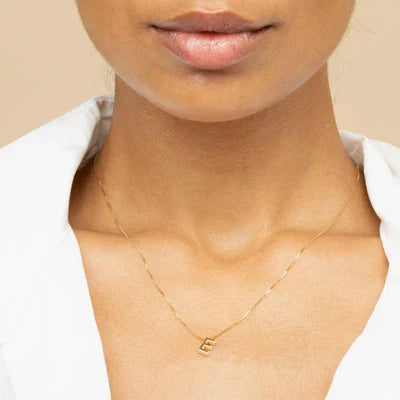 Kärlek letter initial necklace | Guld