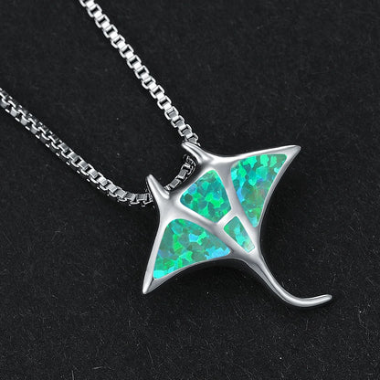 Manta Ray Blue Opal Ocean Halsband