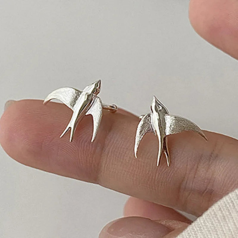Beautiful Silver Swallow Fågel Clip On Örhängen