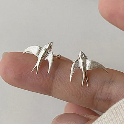 Beautiful Silver Swallow Fågel Clip On Örhängen