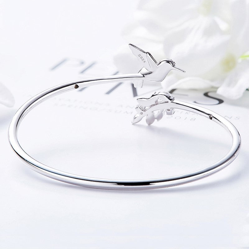 Justerbar Humming Fågel Ring With Rhinestone Diamond