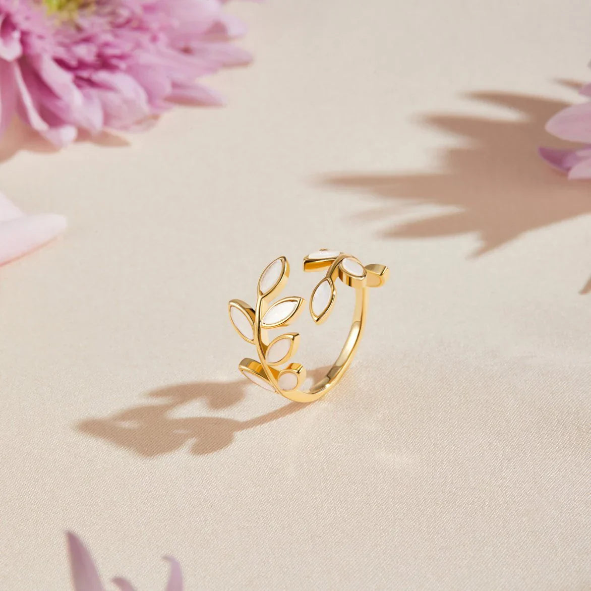 Neraya Delikat Blad Öppen Ring | Guld
