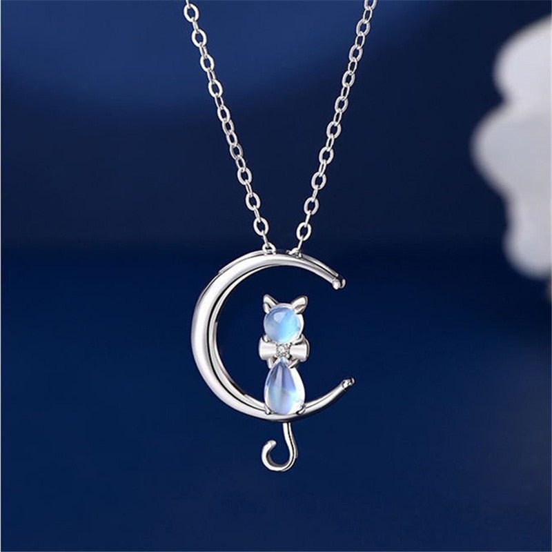 Moonstone Crescent And Katt Halsband